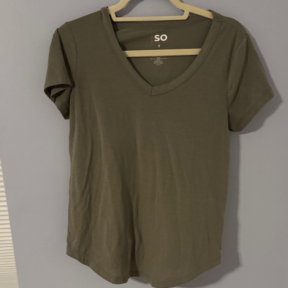 Bundle of 3 Women's Small Basic Tee & Tanks Olive, Burgundy, and Palm Print Tops - Picture 5 of 10